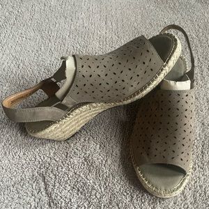 New Clarks Artisan Suede Cut Out Chunky Wedges